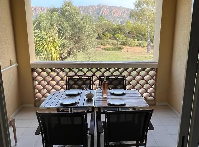 Apartamento Village Pierre Et Cap Estérel, Vue Et Estérel, Classé 3 étoiles Saint-Raphaël