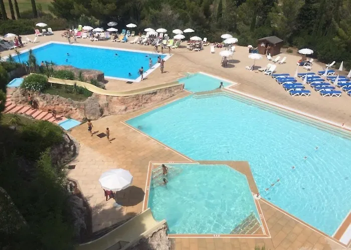 Village Pierre Et Cap Esterel, Vue Et Esterel, Classe 3 Etoiles *