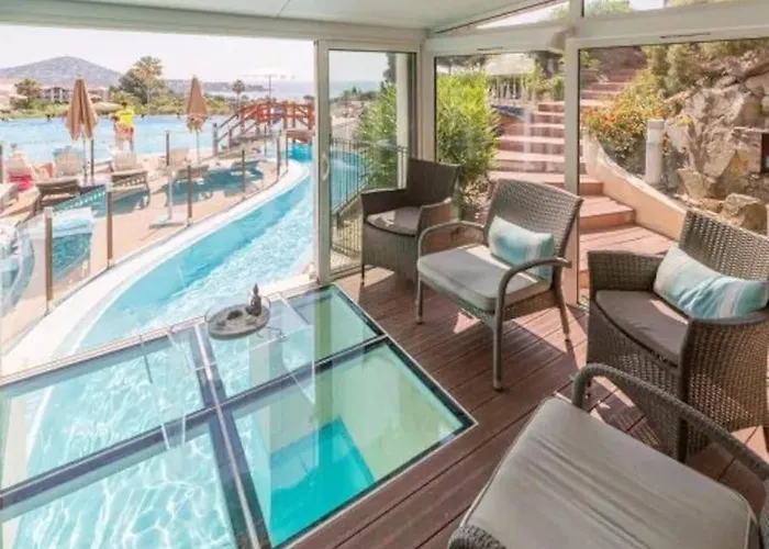 Village Pierre Et Cap Esterel, Vue Et Esterel, Classe 3 Etoiles *